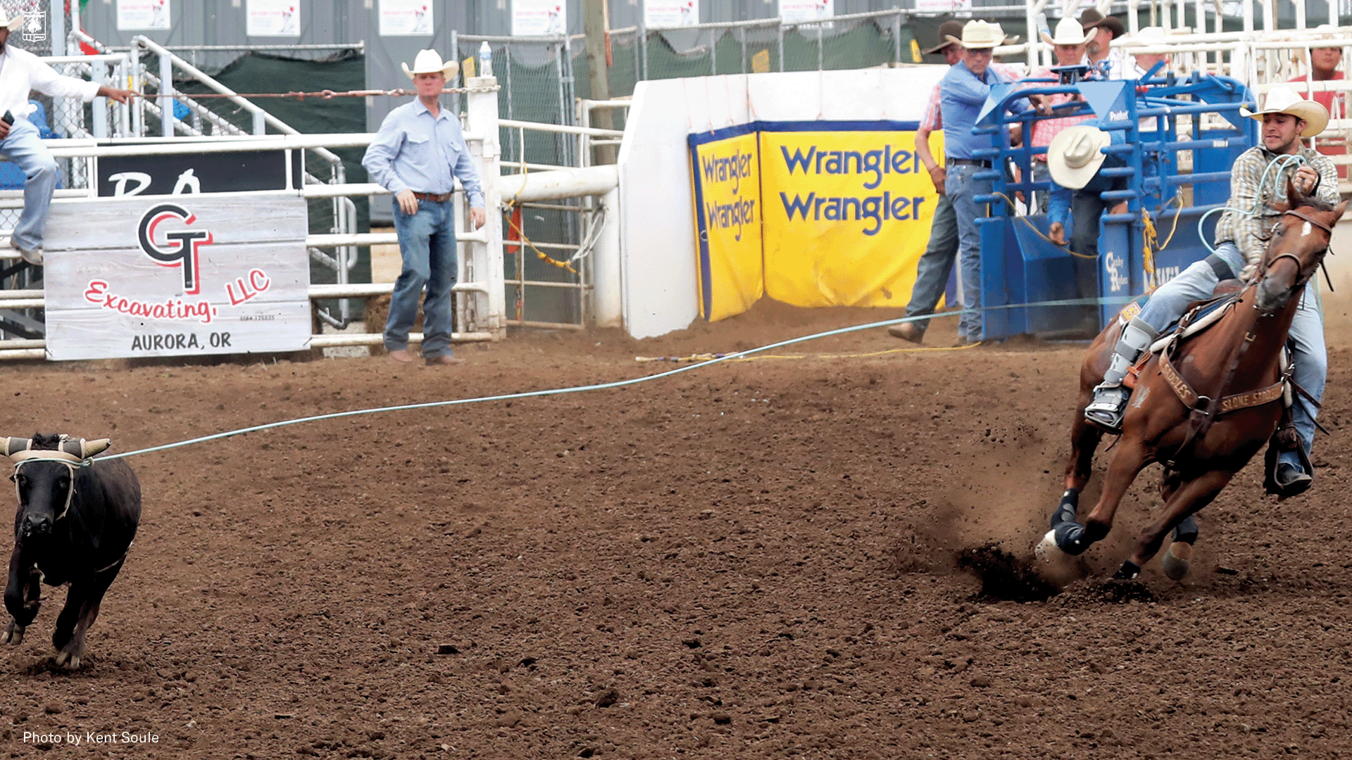 PRCA Team Roping Header World Champion Clay Smith rodeoing with broken leg  | PRCA Sports News